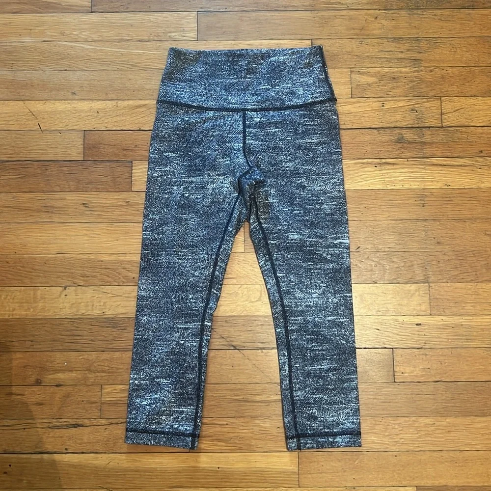 Lululemon Wunder Under High-Rise Crop Tights in Rush Jacquard, size 6 - Picture 3 of 14